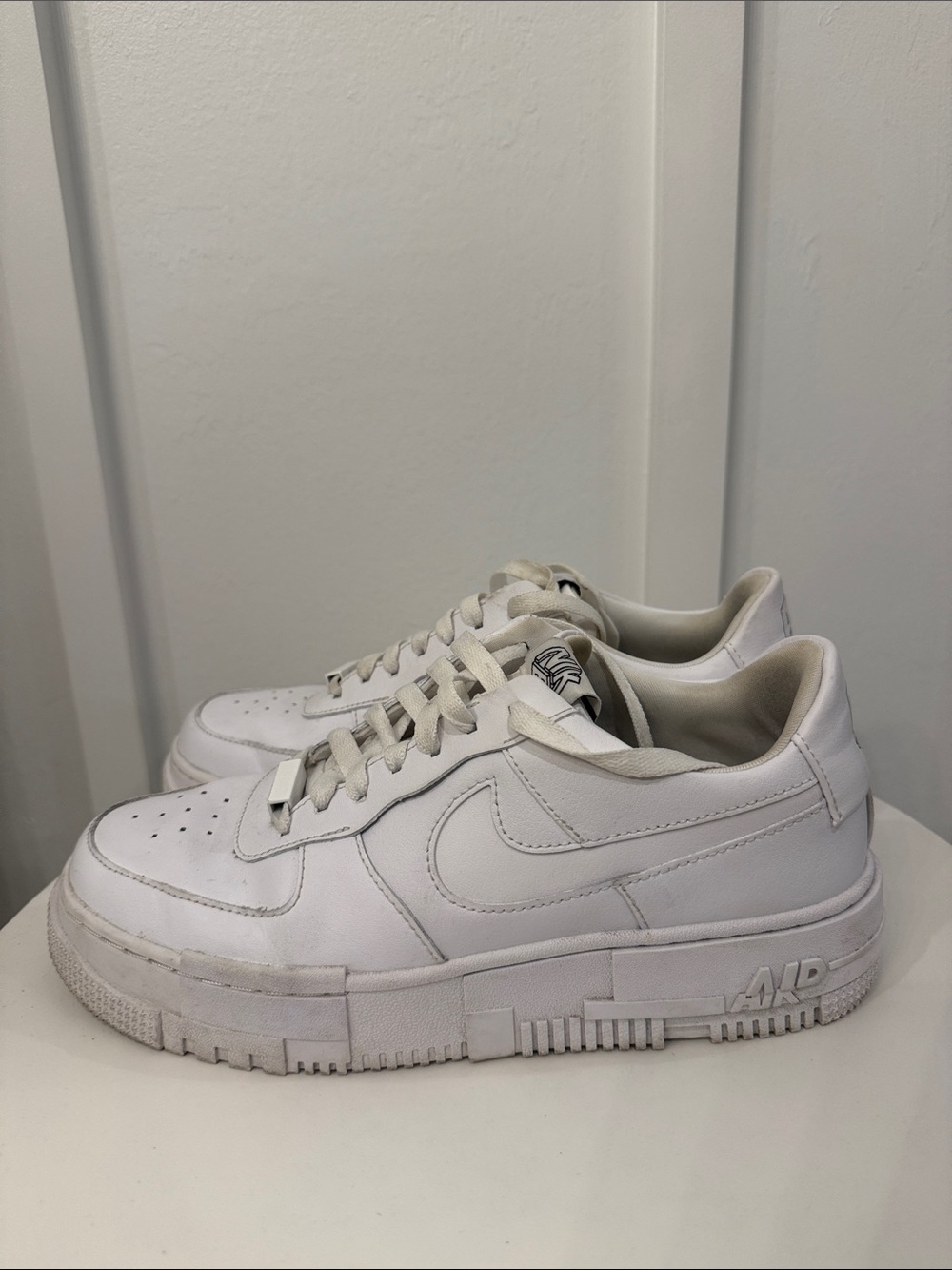 Nike White Leather Casual Low-Top Sneakers - Picture 4 of 6